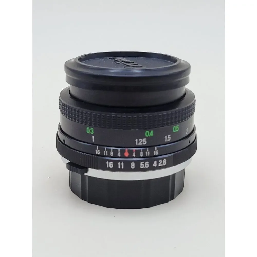 Vivitar 28mm f/2.8 Auto Wide-Angle Manual Focus Lens 28947214 w/ Caps Pouch